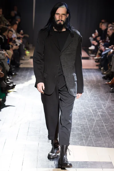 Look 18